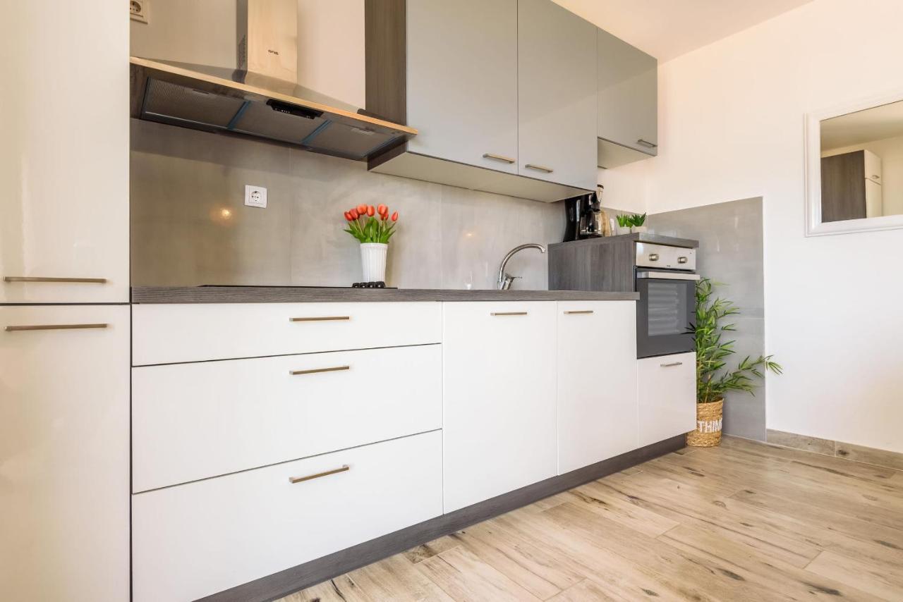 Apartments Morska Vila 3 Комарна Экстерьер фото